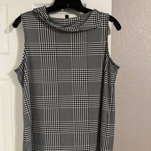 Banana Republic Black and White Houndstooth Blouse
